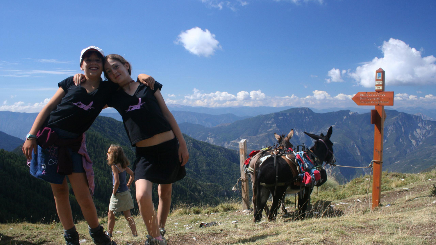 famille-randonnee-vacances-mont-blanc-poartage-decouverte-nature-marche